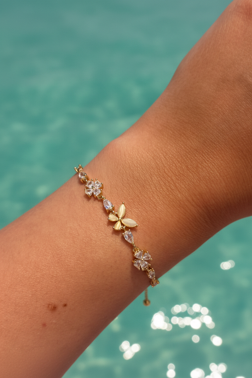 Bracelet doré fleur émail blanc
