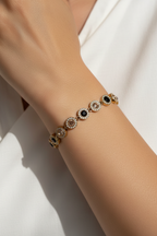 Bracelet marin doré - main naturelle bronzée