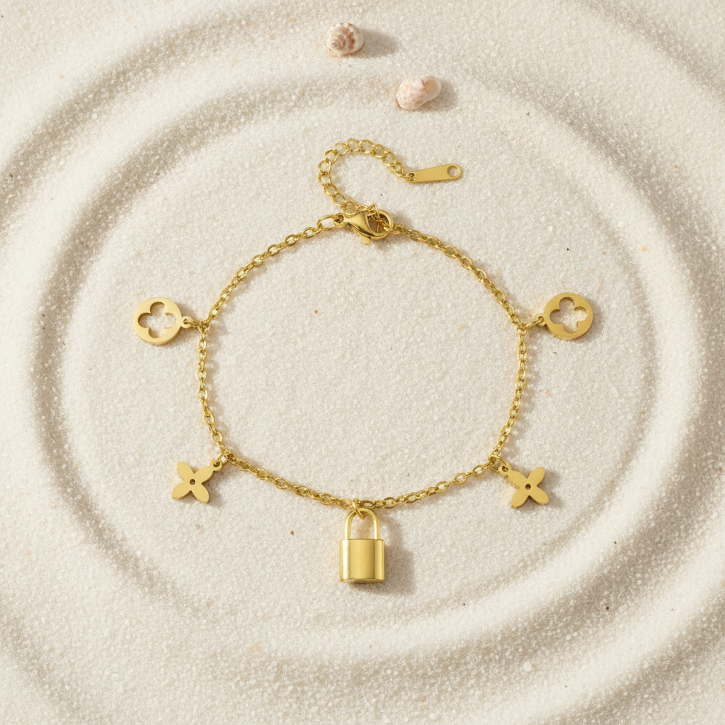Bracelet trèfles cadenas sur sable