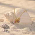 Collier cœurs colorés sur coquillage