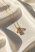 Collier émail bleu - soie blanche