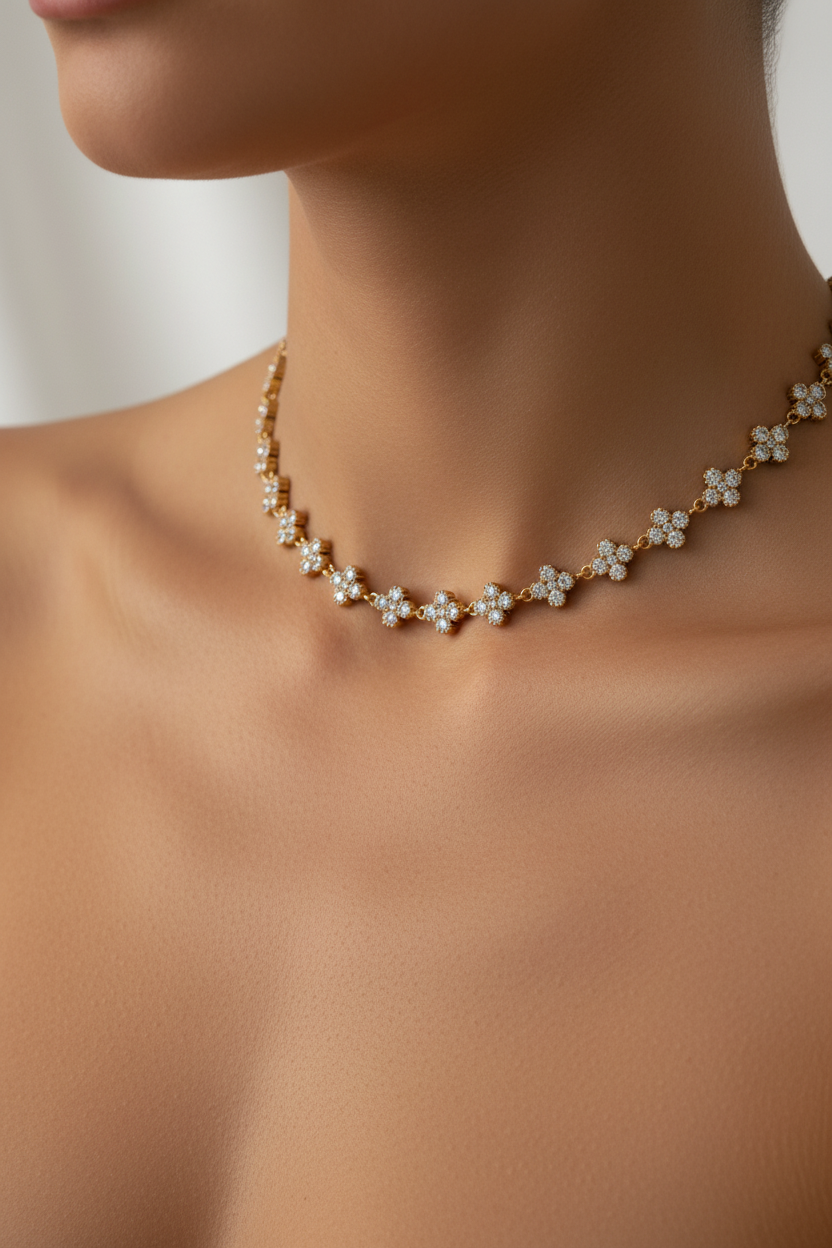 Collier Muse Doré porté